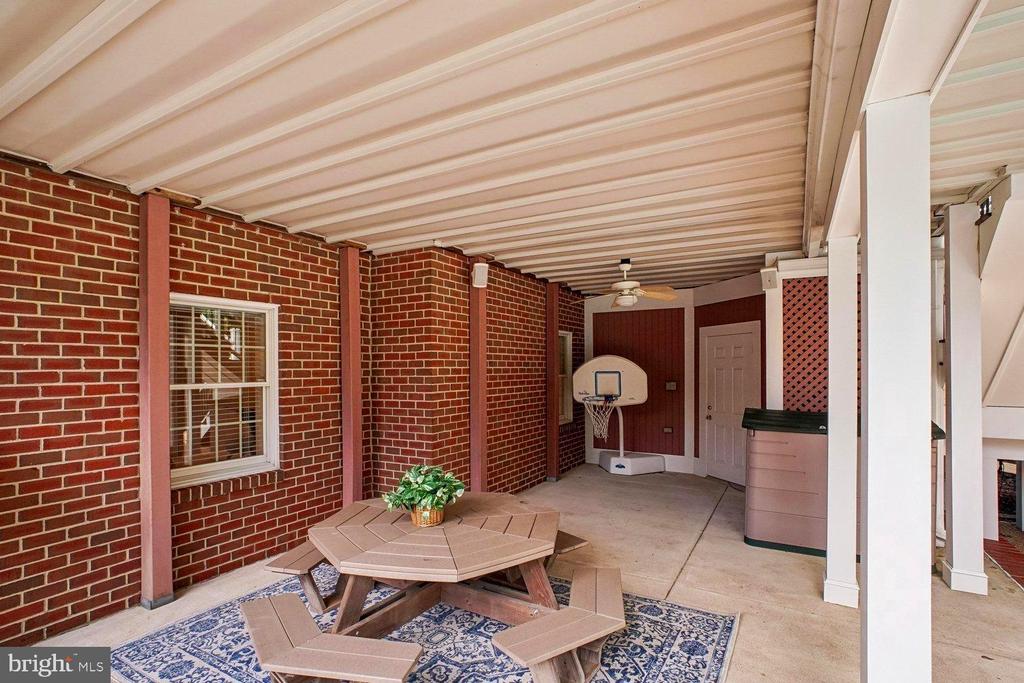 2755 OAKTON PLANTATION LANE