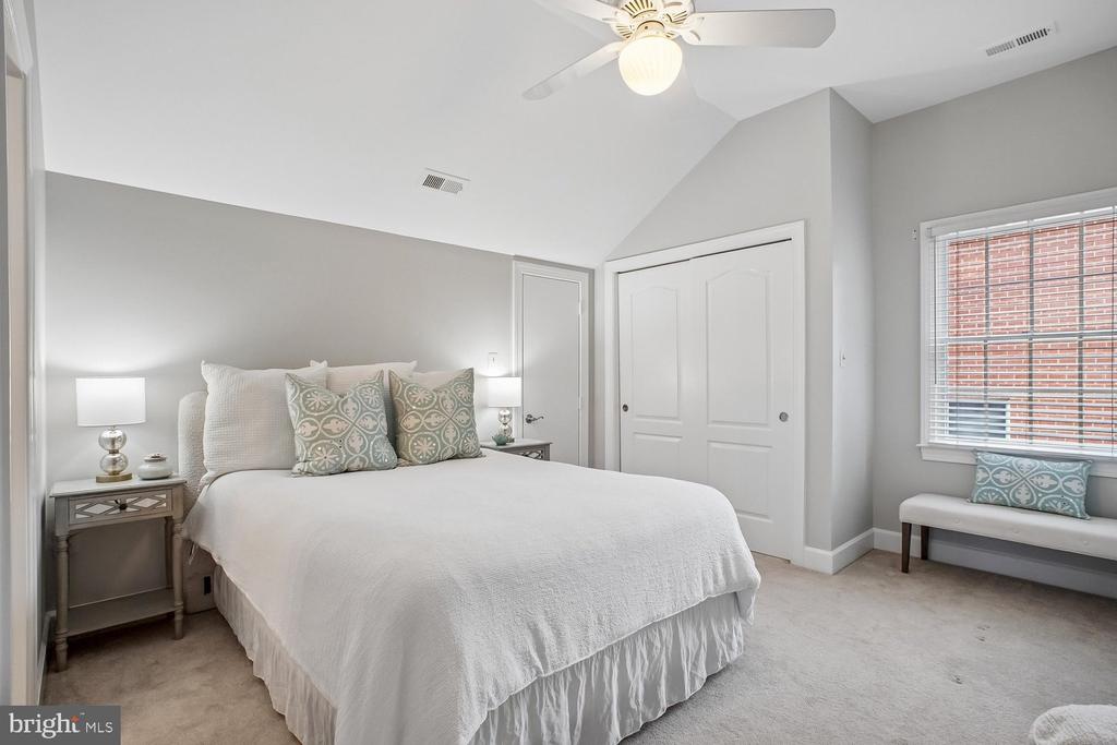 2755 OAKTON PLANTATION LANE