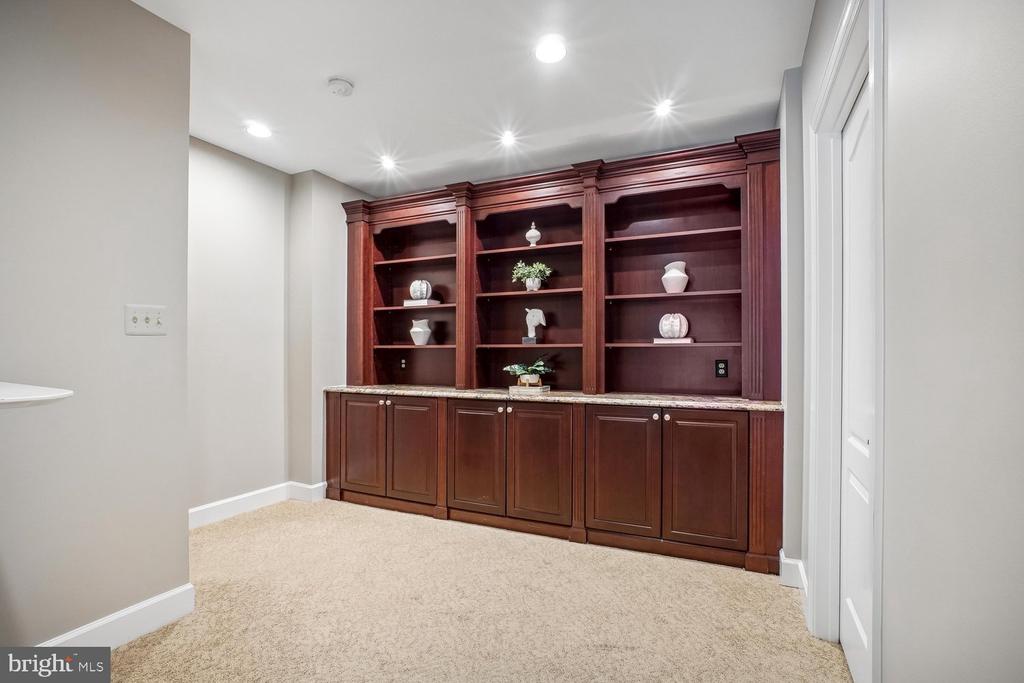 2755 OAKTON PLANTATION LANE