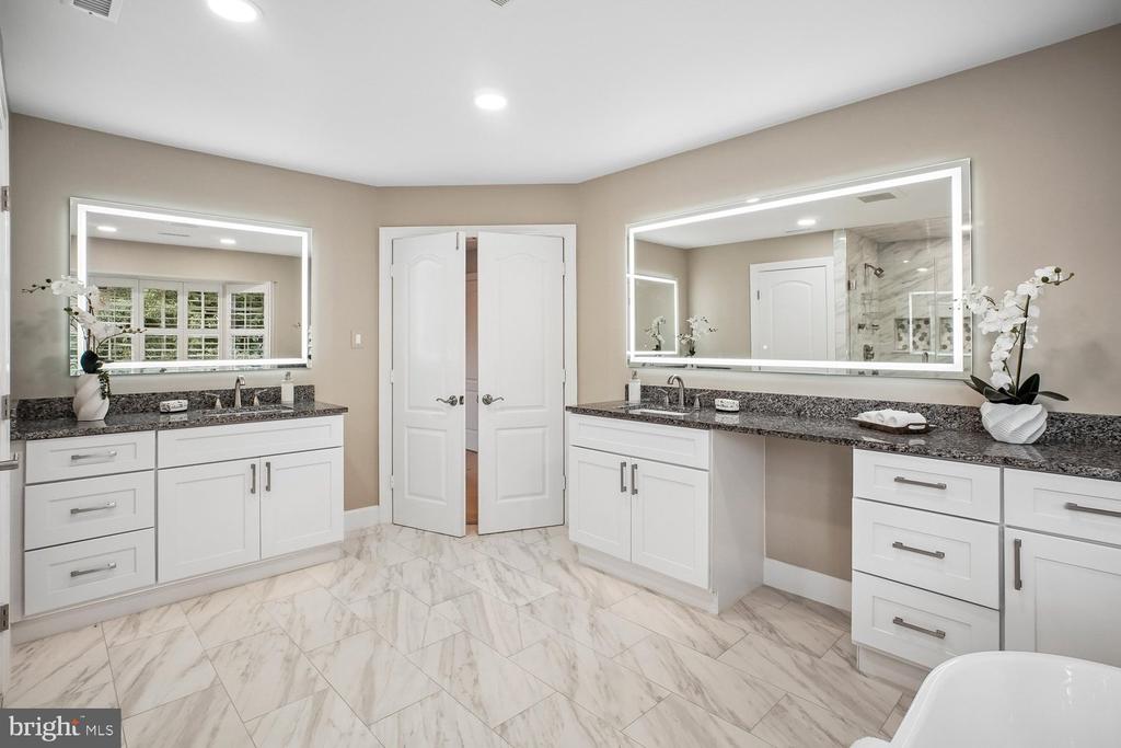 2755 OAKTON PLANTATION LANE