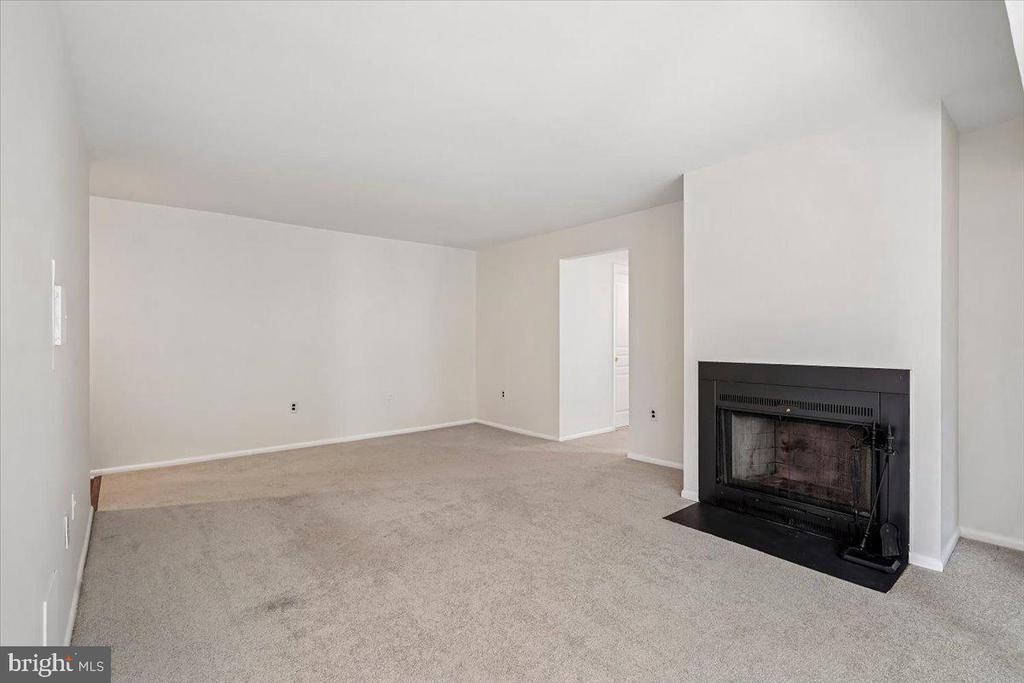 1935 WILSON LANE Unit: 304