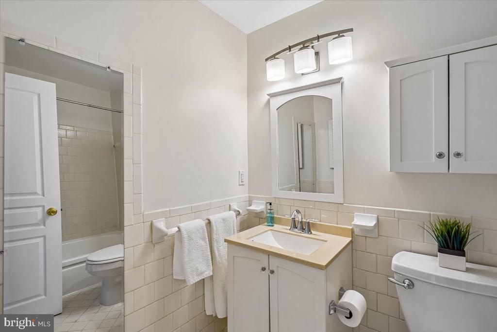 1935 WILSON LANE Unit: 304