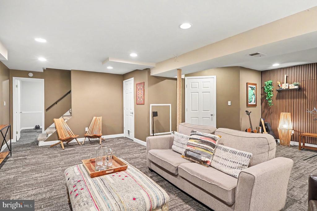 726 GENTLE BREEZE COURT