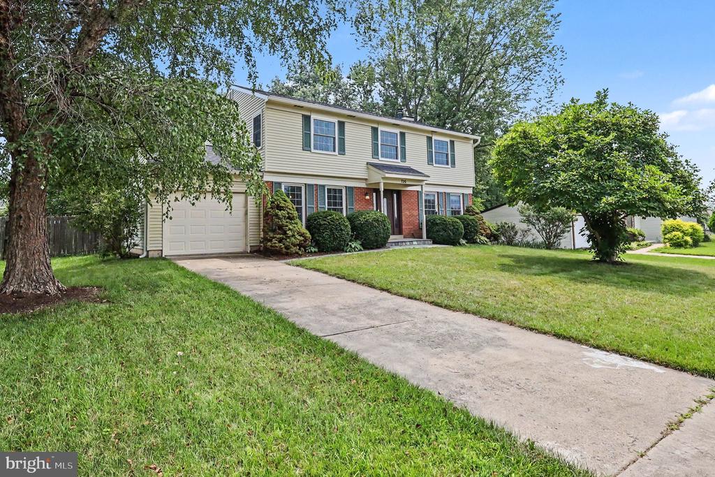 726 GENTLE BREEZE COURT