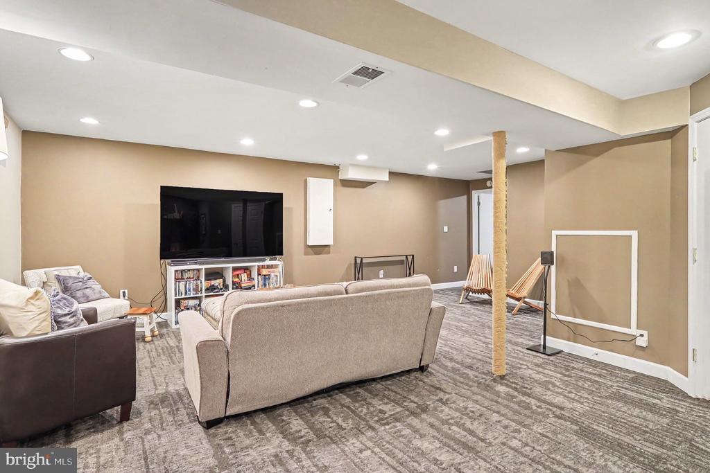 726 GENTLE BREEZE COURT