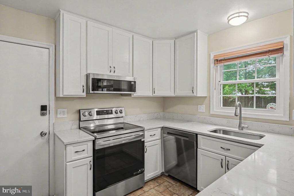 726 GENTLE BREEZE COURT