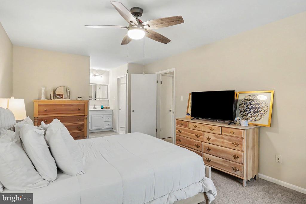 726 GENTLE BREEZE COURT