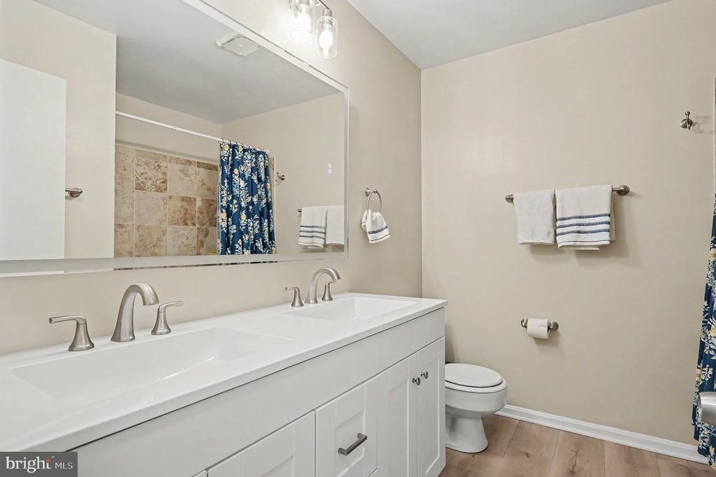 726 GENTLE BREEZE COURT