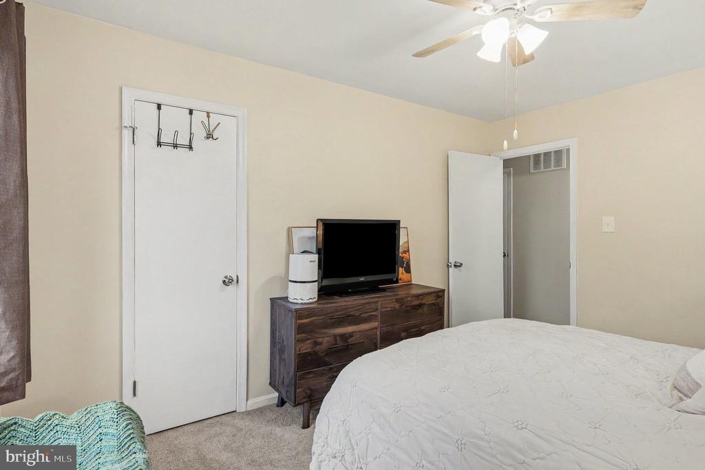 726 GENTLE BREEZE COURT