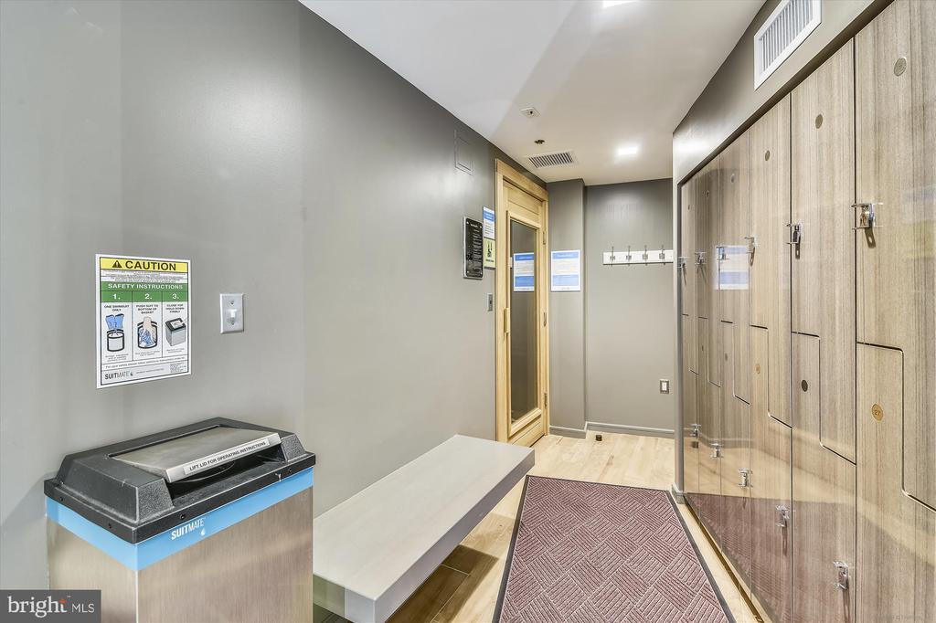 8340 GREENSBORO Unit: 221