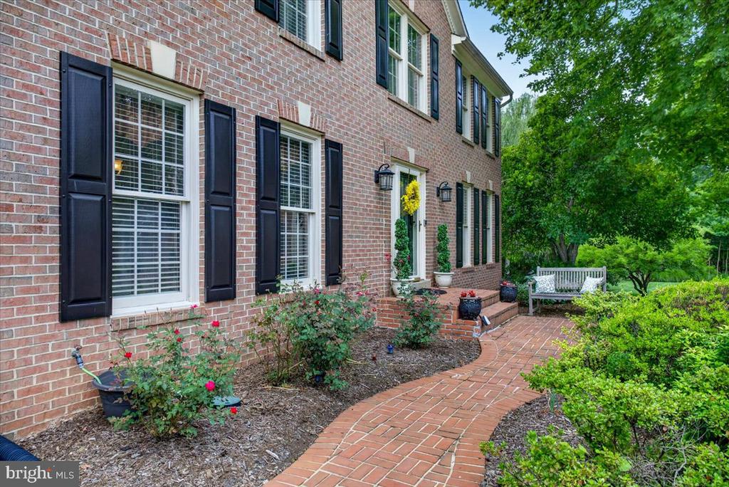 6300 LEE FOREST PATH