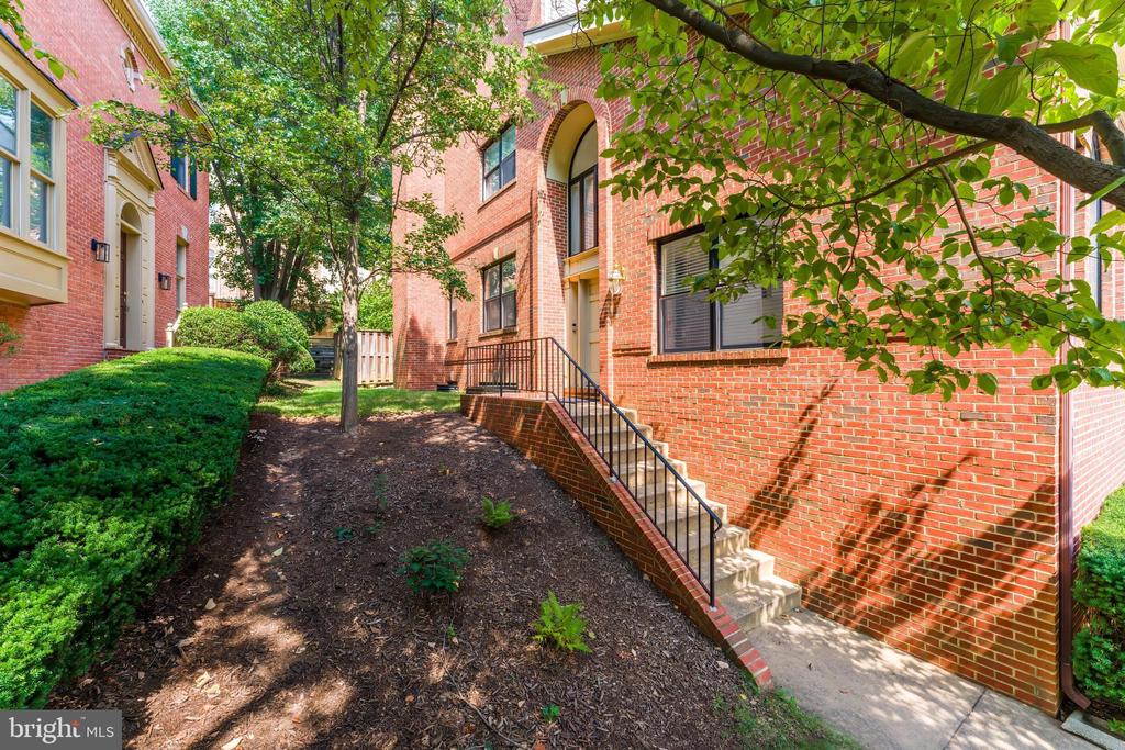 1443 HAMPTON HILL CIRCLE