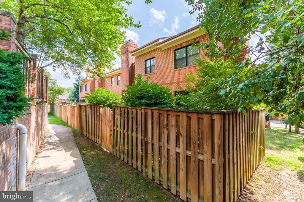 1443 HAMPTON HILL CIRCLE