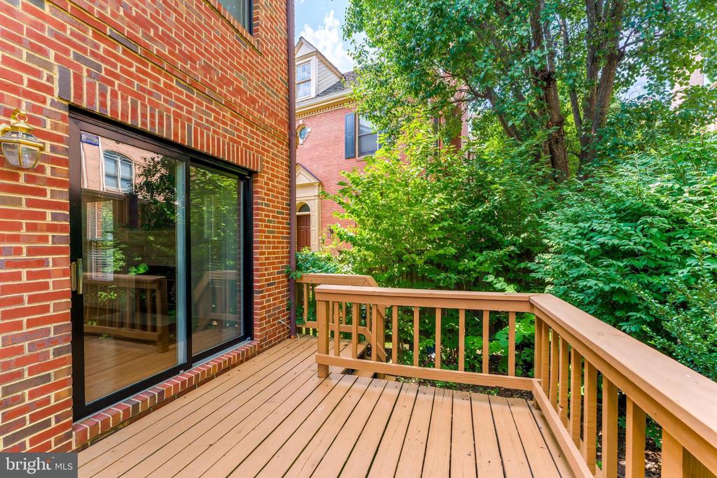 1443 HAMPTON HILL CIRCLE