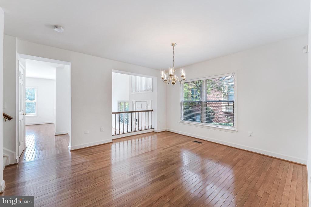 1443 HAMPTON HILL CIRCLE