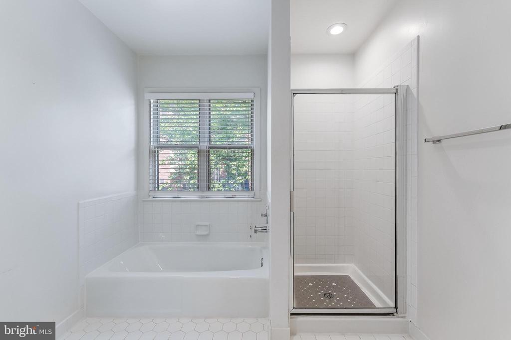 1443 HAMPTON HILL CIRCLE