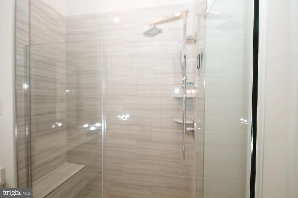 1761 OLD MEADOW ROAD Unit: 119