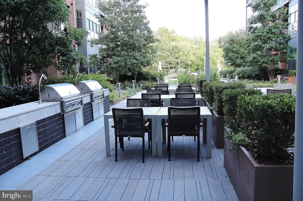 1761 OLD MEADOW ROAD Unit: 119