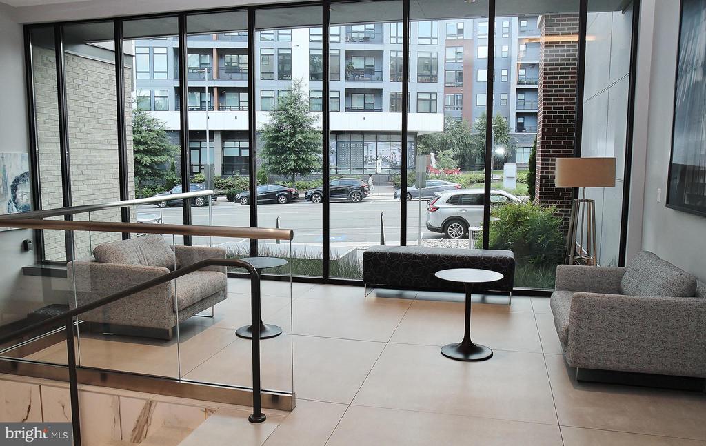 1761 OLD MEADOW ROAD Unit: 119