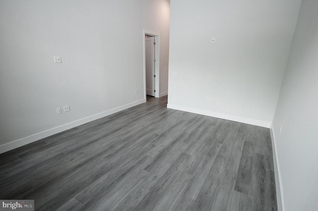 1761 OLD MEADOW ROAD Unit: 119