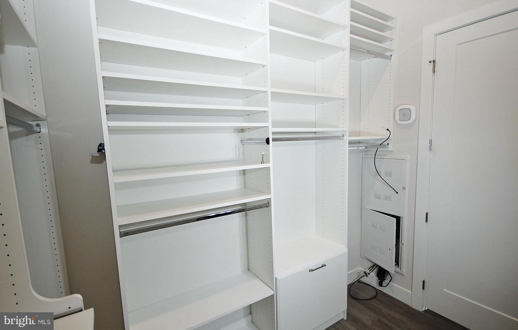 1761 OLD MEADOW ROAD Unit: 119