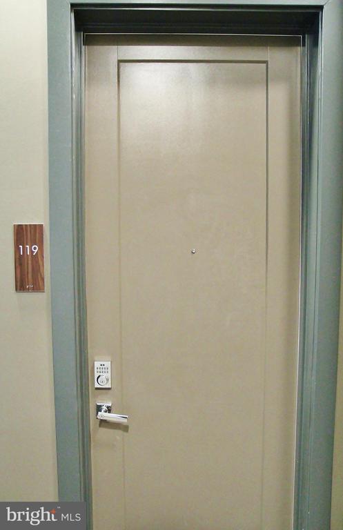 1761 OLD MEADOW ROAD Unit: 119
