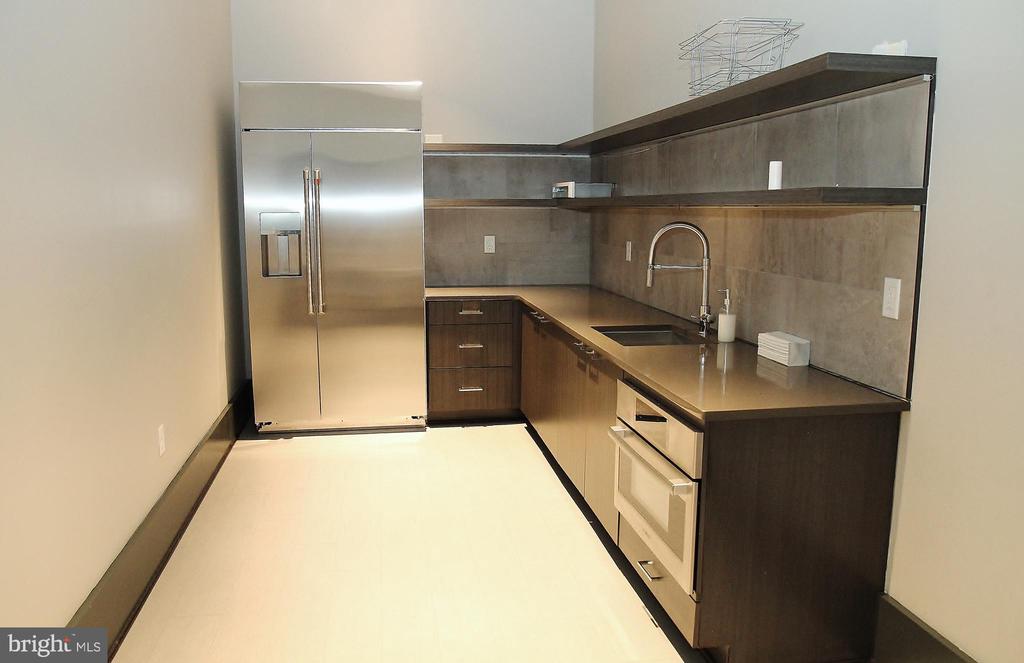 1761 OLD MEADOW ROAD Unit: 119