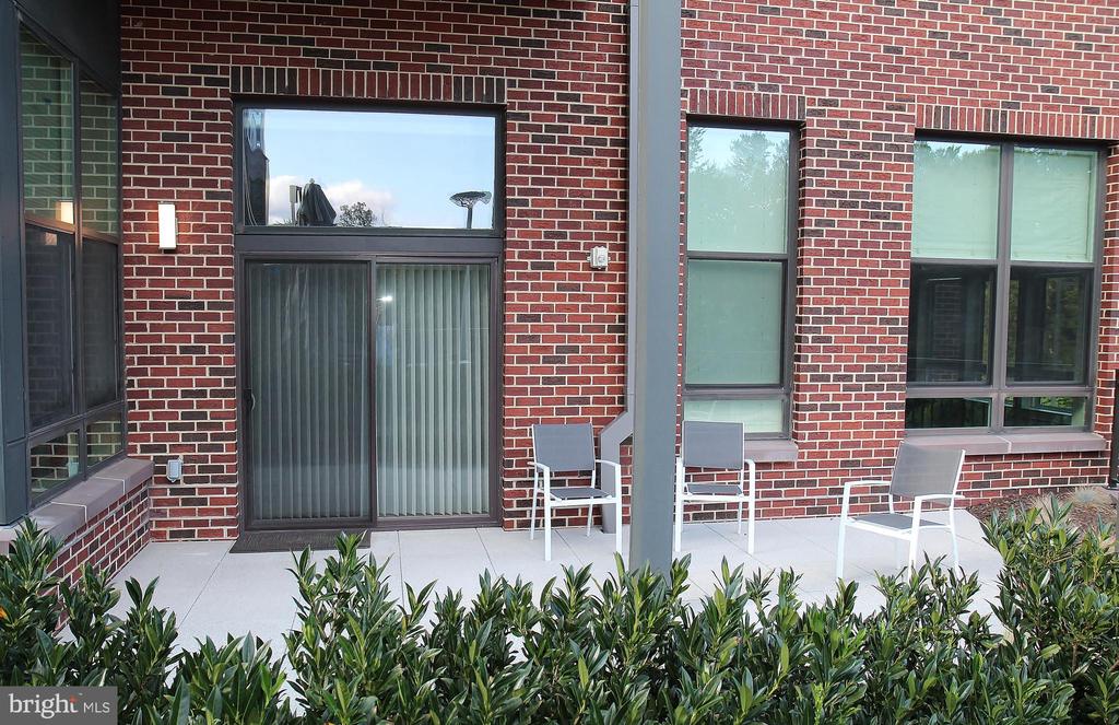 1761 OLD MEADOW ROAD Unit: 119