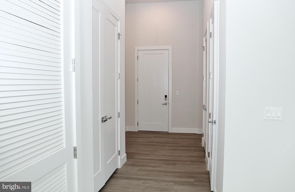 1761 OLD MEADOW ROAD Unit: 119