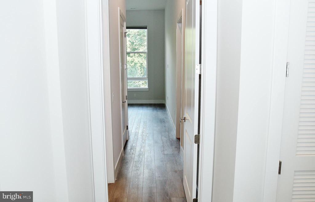 1761 OLD MEADOW ROAD Unit: 119