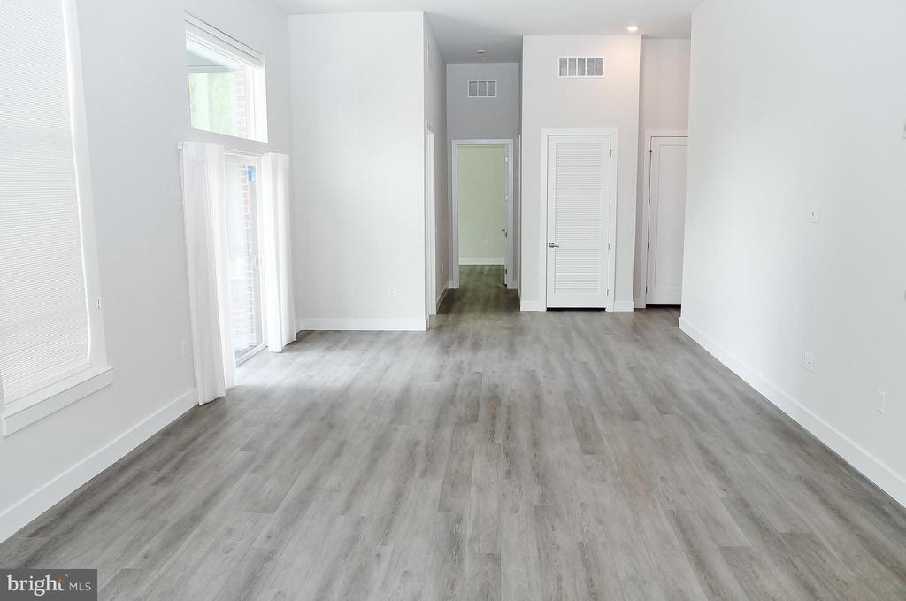 1761 OLD MEADOW ROAD Unit: 119