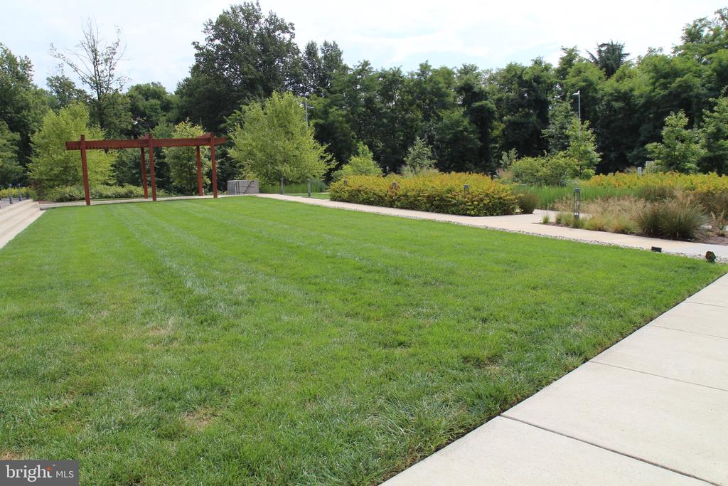 1761 OLD MEADOW ROAD Unit: 119