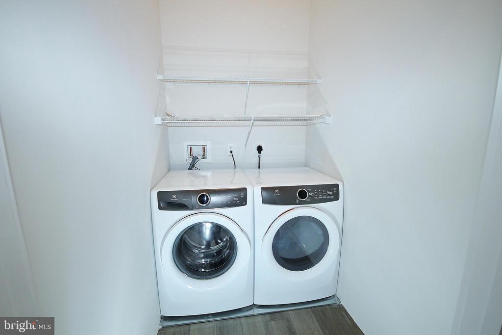 1761 OLD MEADOW ROAD Unit: 119