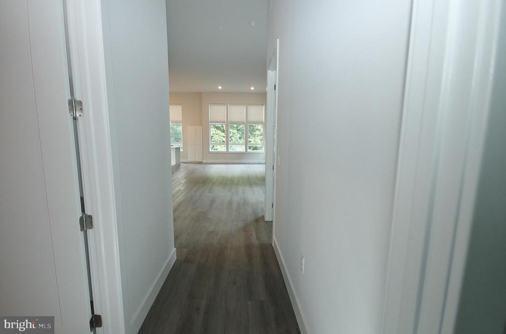 1761 OLD MEADOW ROAD Unit: 119