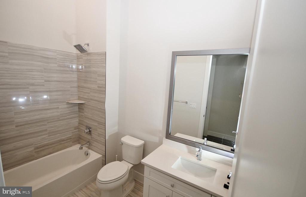 1761 OLD MEADOW ROAD Unit: 119
