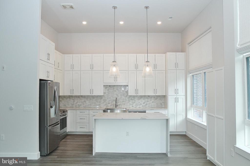 1761 OLD MEADOW ROAD Unit: 119
