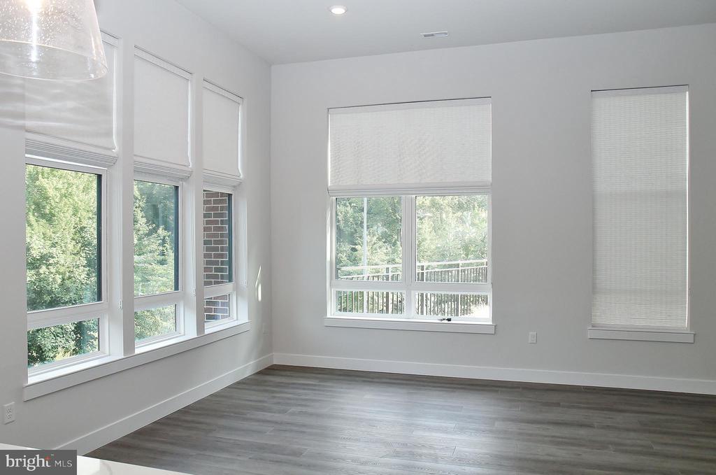 1761 OLD MEADOW ROAD Unit: 119