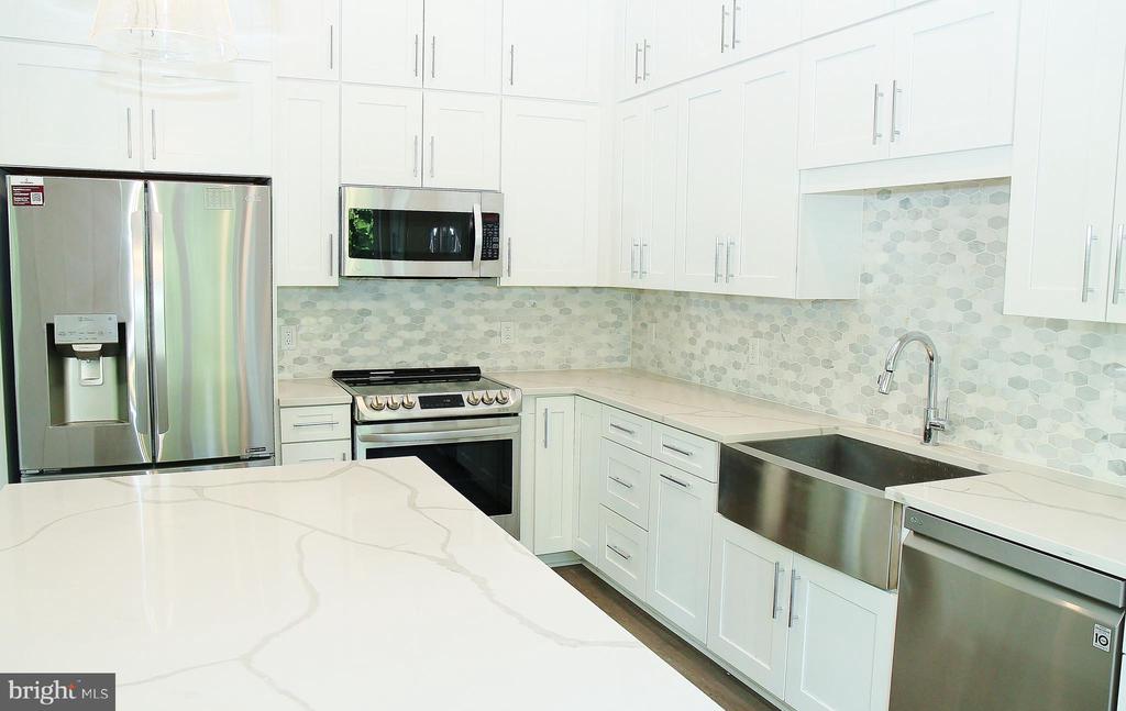 1761 OLD MEADOW ROAD Unit: 119