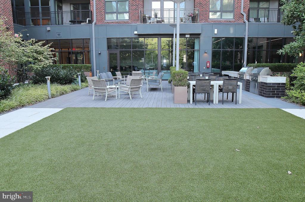 1761 OLD MEADOW ROAD Unit: 119