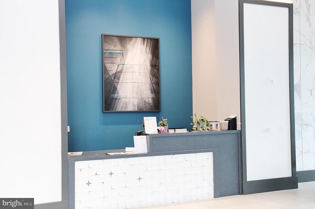 1761 OLD MEADOW ROAD Unit: 119