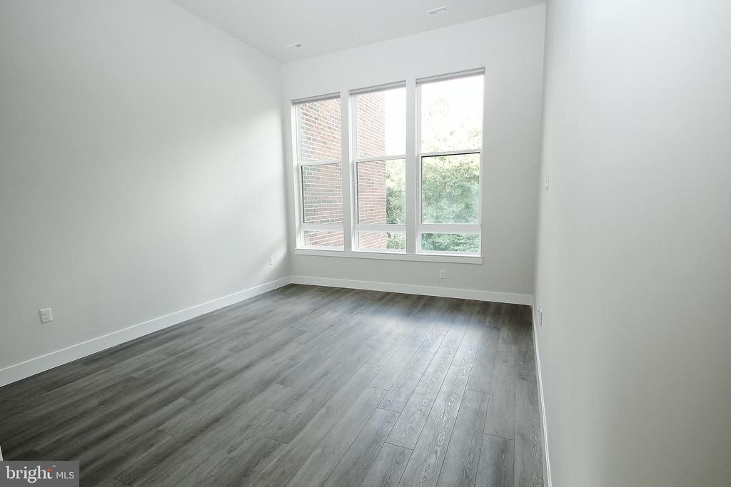 1761 OLD MEADOW ROAD Unit: 119