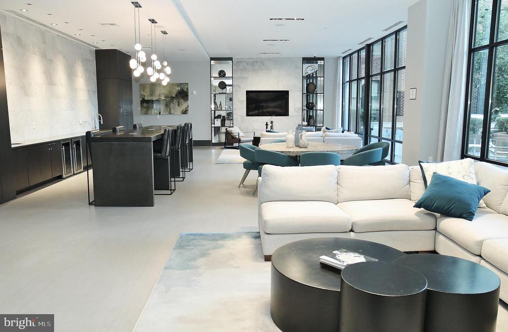 1761 OLD MEADOW ROAD Unit: 119