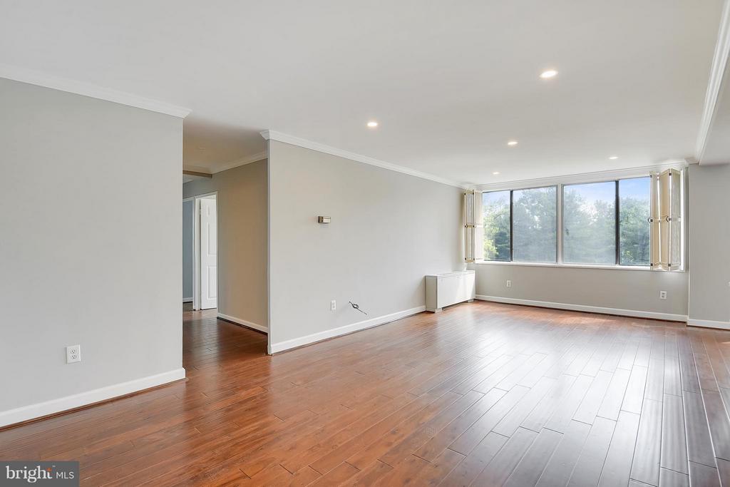 6621 WAKEFIELD DRIVE Unit: 302