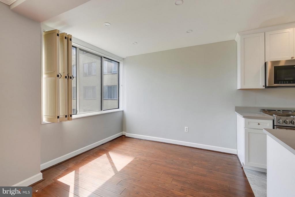 6621 WAKEFIELD DRIVE Unit: 302