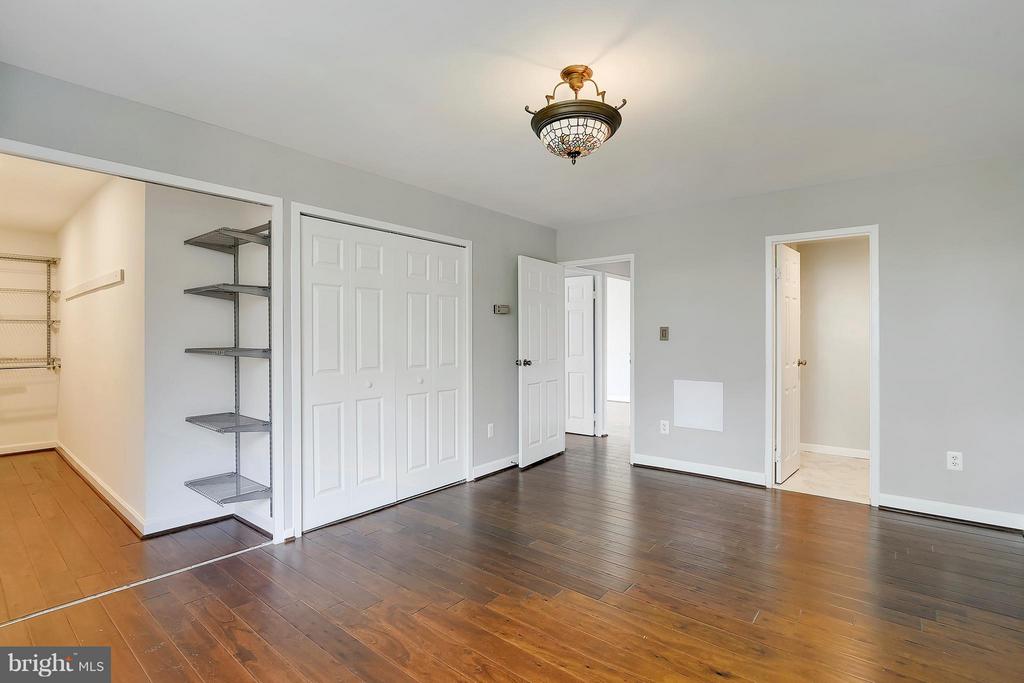 6621 WAKEFIELD DRIVE Unit: 302