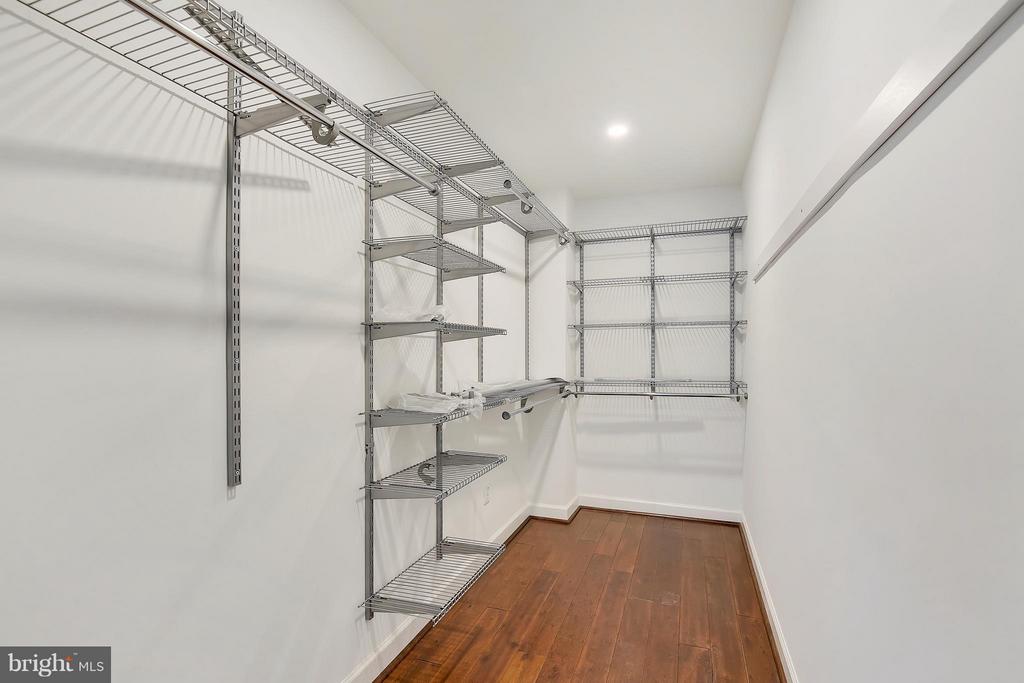 6621 WAKEFIELD DRIVE Unit: 302