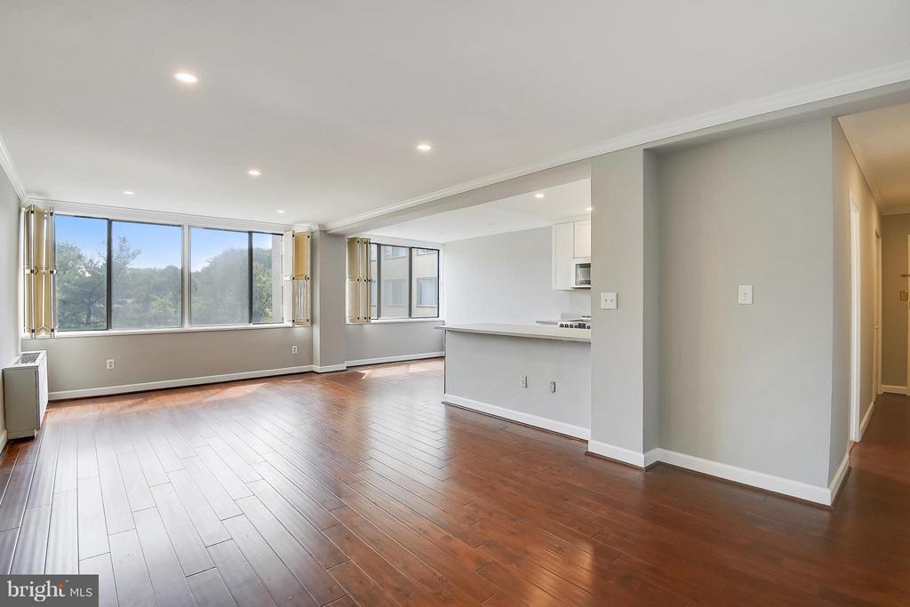 6621 WAKEFIELD DRIVE Unit: 302