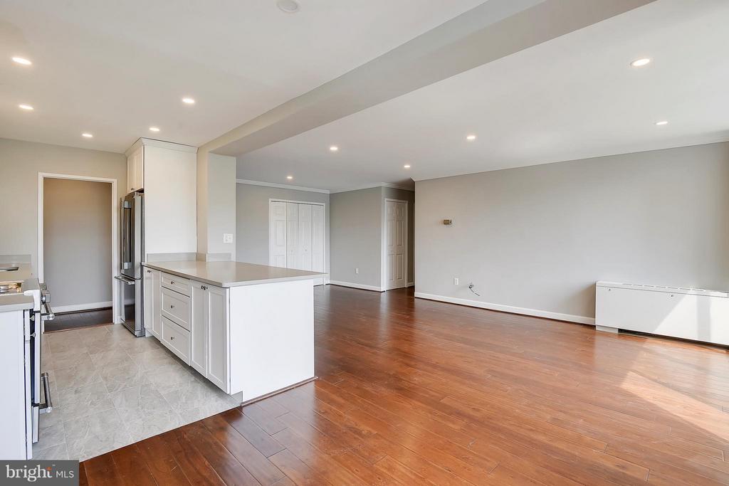 6621 WAKEFIELD DRIVE Unit: 302