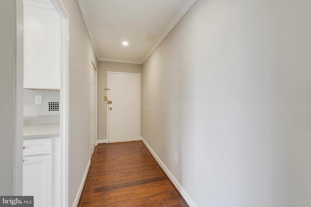 6621 WAKEFIELD DRIVE Unit: 302