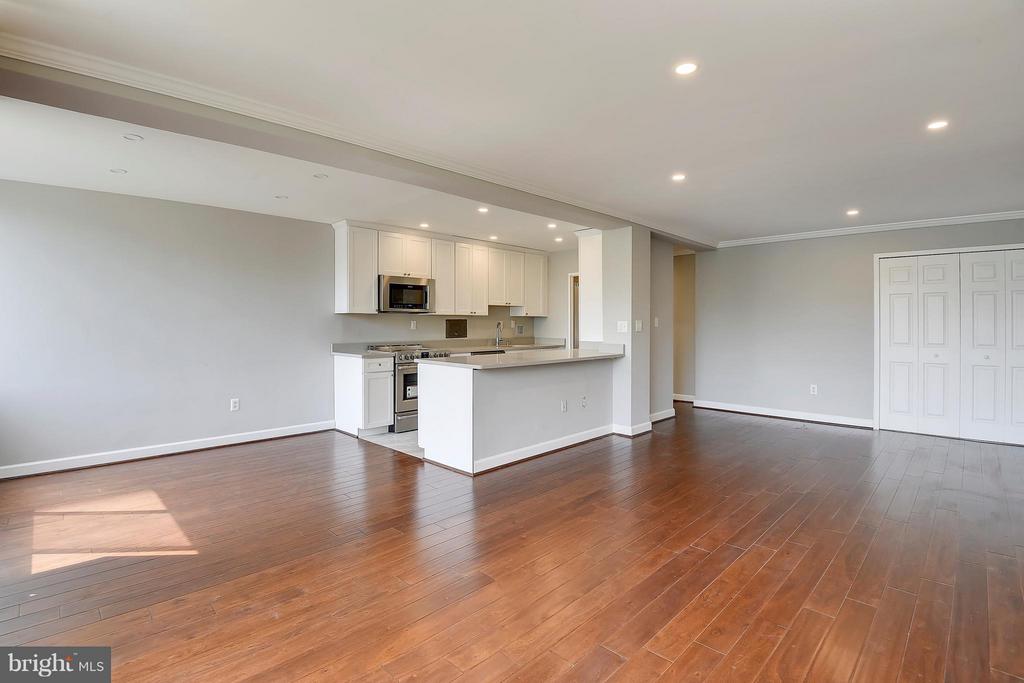6621 WAKEFIELD DRIVE Unit: 302